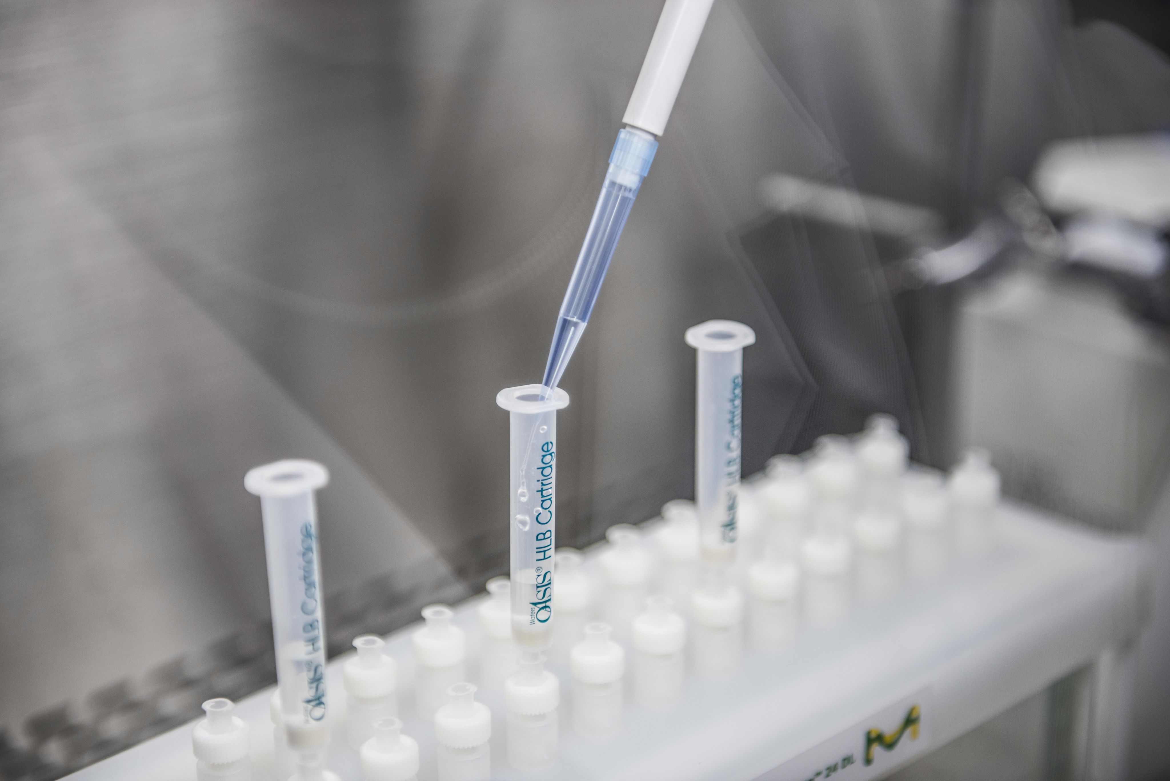 Pipetting into a sample tube
